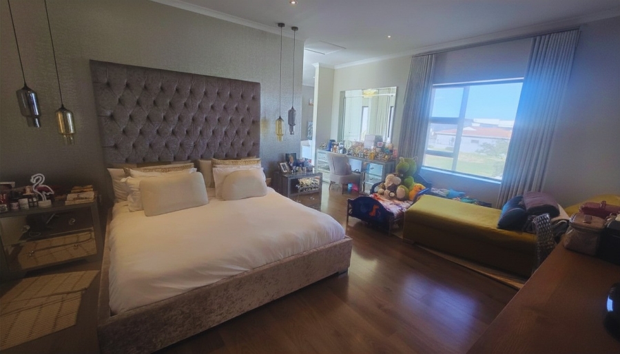 5 Bedroom Property for Sale in Sunningdale Western Cape